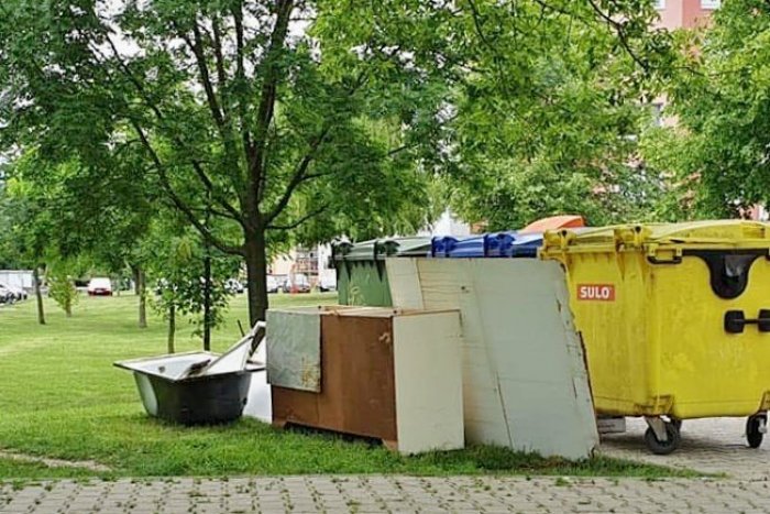 Ilustračný obrázok k článku Mesto upozorňuje: Odpad z prerábky bytu nepatrí ku kontajneru!