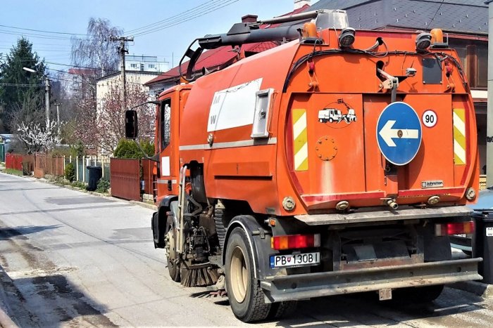 Ilustračný obrázok k článku Zimné posypy idú v Považskej čistiť v lete: Vieme, kedy prídu na vašu ulicu