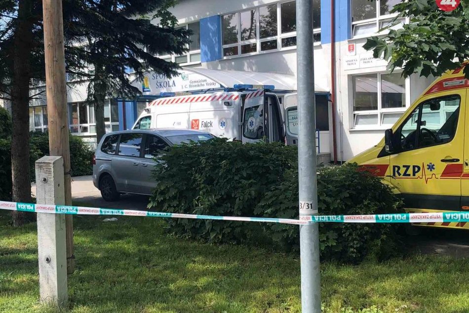 Ilustračný obrázok k článku Masaker na základnej škole vo Vrútkach: Polícia s novou INFO, nepoznáte tohto muža?