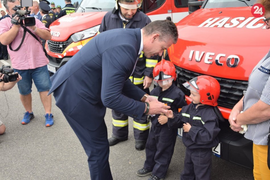 Ilustračný obrázok k článku Práca dobrovoľných hasičov je o srdci: Od ministra dostali nové vozidlá, FOTO