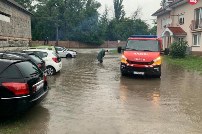 Ilustračný obrázok k článku Hasiči čelili NIČIVEJ sile počasia: V kraji ZATOPILO pivnice aj domy, PADALI aj stromy