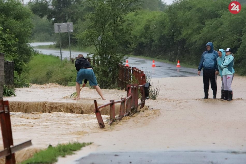 Ilustračný obrázok k článku Varovanie pre Považskú a okolie: Výstraha druhého stupňa pred povodňami!
