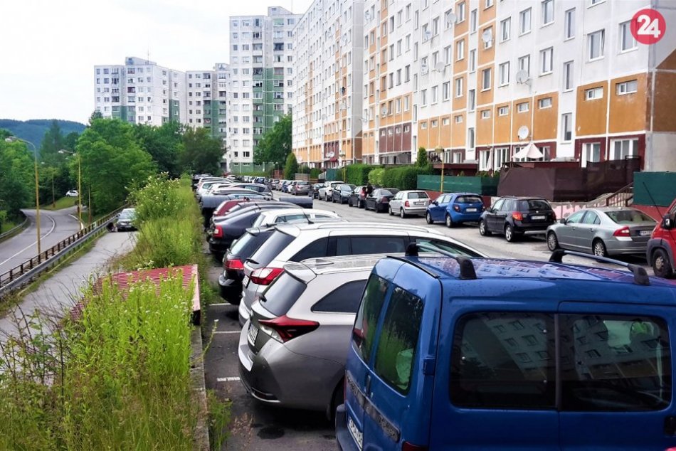 Ilustračný obrázok k článku Príde Rozkvet o verejné parkovanie? Na týchto miestach to hrozí, FOTO