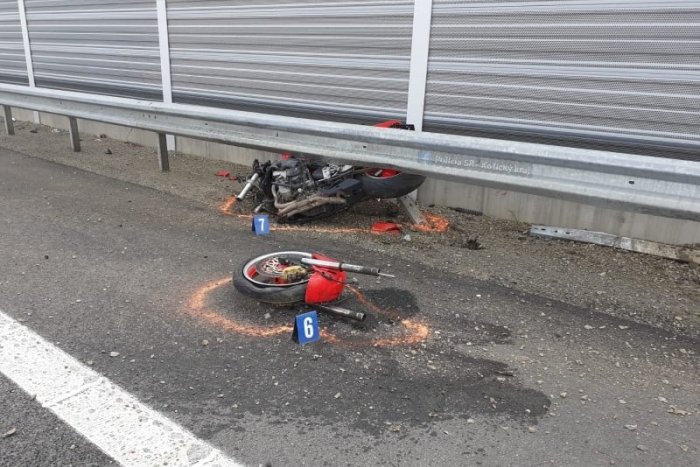 Ilustračný obrázok k článku Tragická dopravná nehoda pri Budimíri stála motocyklistu život