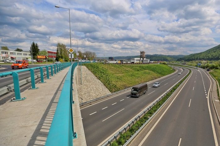 Ilustračný obrázok k článku Skvelá správa pre motoristov: Stavba R1 na S. Ľupču sa môže zrýchliť!