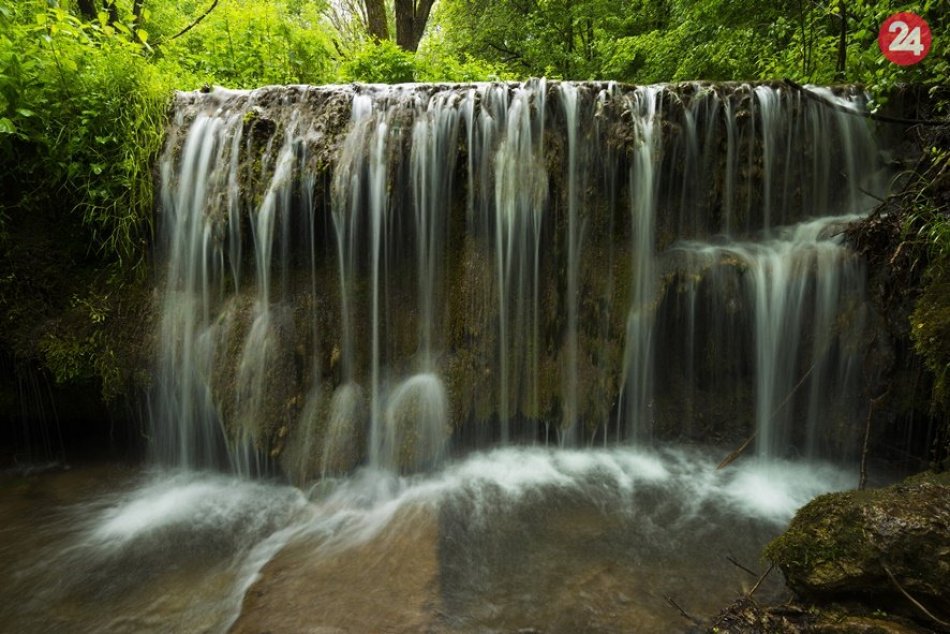 Ilustračný obrázok k článku Prírodne bohatstvo neďaleko Rožňavy: Hájske vodopády v letnom šate sú nádherné! FOTO