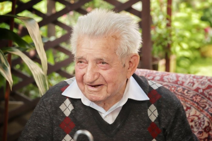 Ilustračný obrázok k článku Oslávenec Ján Slávik (100): Keď prišiel do knižnice, nemohli uveriť dátumu narodenia