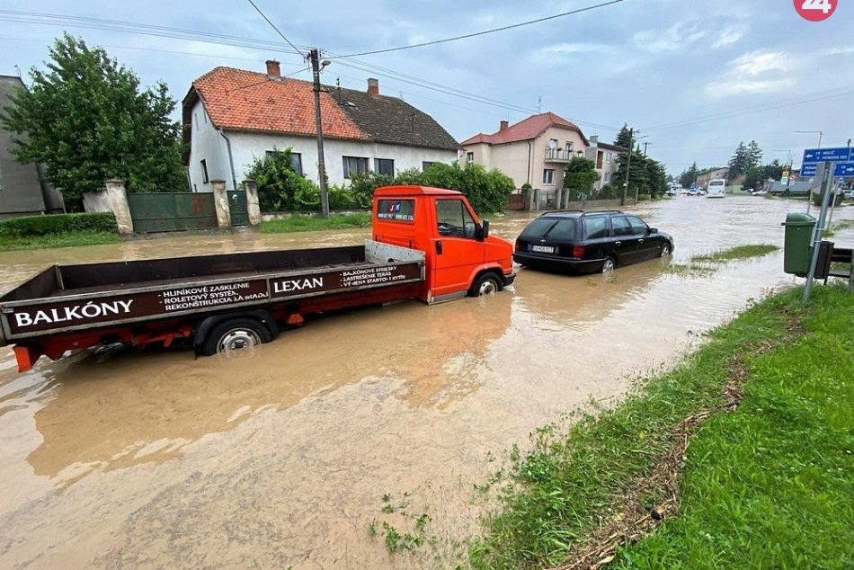 Ilustračný obrázok k článku Pozor na Záhorí! Voda ráno zaplavila viaceré cesty