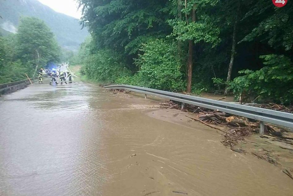 Ilustračný obrázok k článku Búrka vážne poškodila dve cesty v okrese Revúca: Jedna z nich je úplne uzatvorená