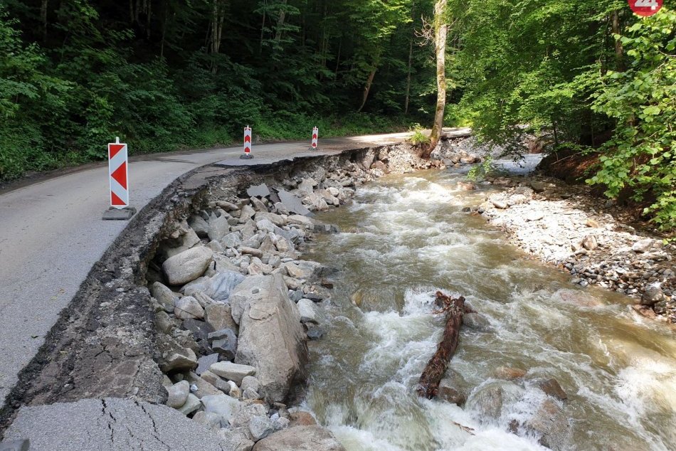 Ilustračný obrázok k článku Ministerstvo má 7 odhadov na opravu cesty Muráň – Predná Hora: Koľko by mohla stáť?