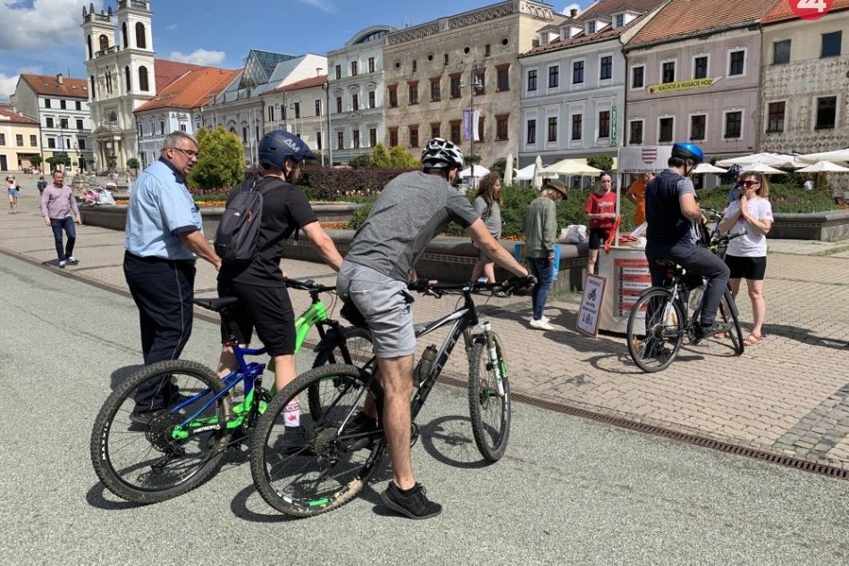 Ilustračný obrázok k článku Zvolenčania NECHCÚ cyklistov na pešej zóne. Bystričania, HLASUJTE: Vám na námestí prekážajú?