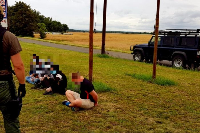 Ilustračný obrázok k článku Pokus o útek im nevyšiel: Nelegálnych migrantov zadržala polícia v Rusovciach