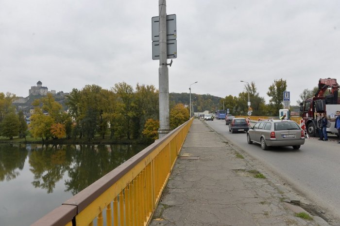 Ilustračný obrázok k článku Starý cestný most v Trenčíne čaká oprava: Dokedy potrvá a koľko bude stáť?
