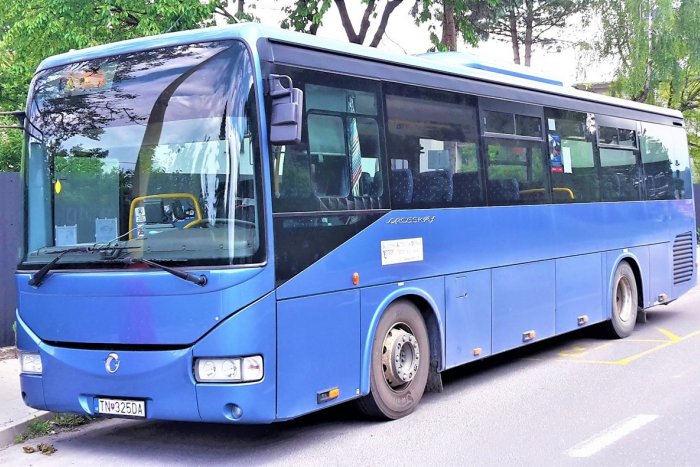 Ilustračný obrázok k článku Cestujúci v okolí Trenčína, zbystrite: ZOZNAM autobusov, ktoré nebudú premávať