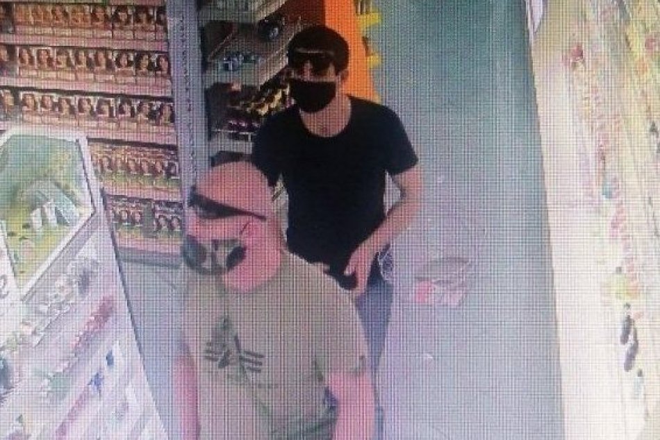 Ilustračný obrázok k článku Krádež v trenčianskom obchodnom centre: Poznáte mužov na FOTO?