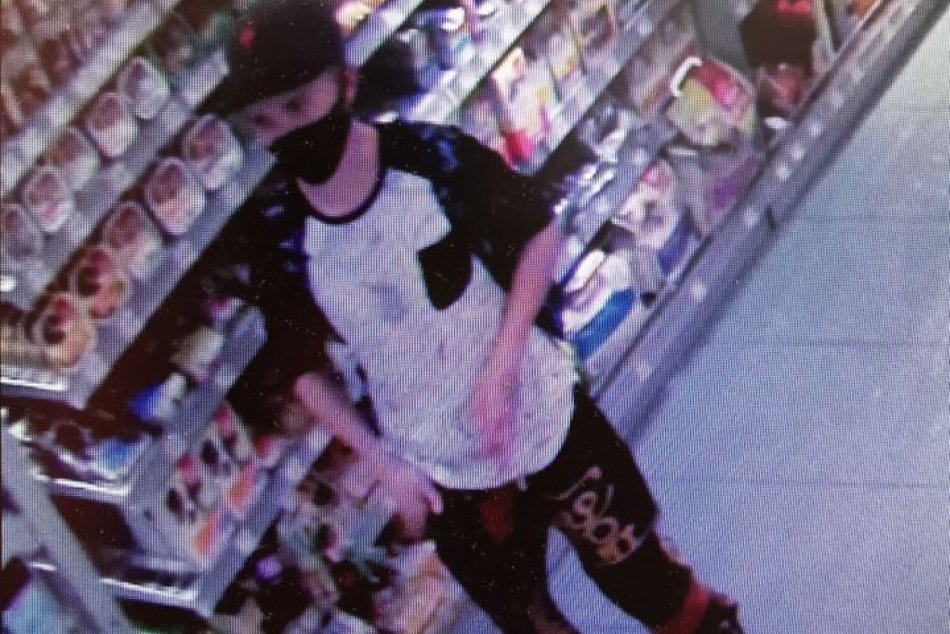 Ilustračný obrázok k článku Krádež v bystrickom nákupnom centre: Polícia hľadá túto osobu, FOTO