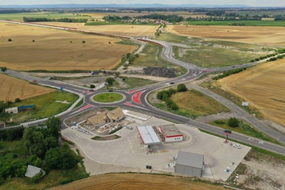 Ilustračný obrázok k článku Veľká udalosť pre vodičov: V nedeľu otvoria rýchlostnú cestu R7 a časť diaľnice D4