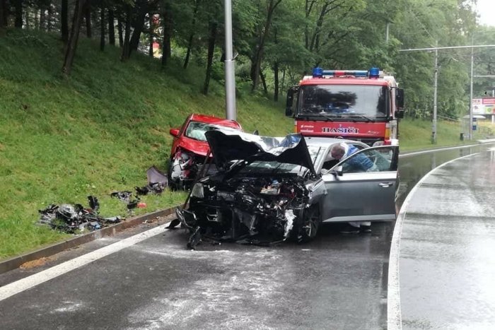 Ilustračný obrázok k článku Bilancia dopravnej nehody v Banskej Bystrici: ťažko zranení, vodič ušiel