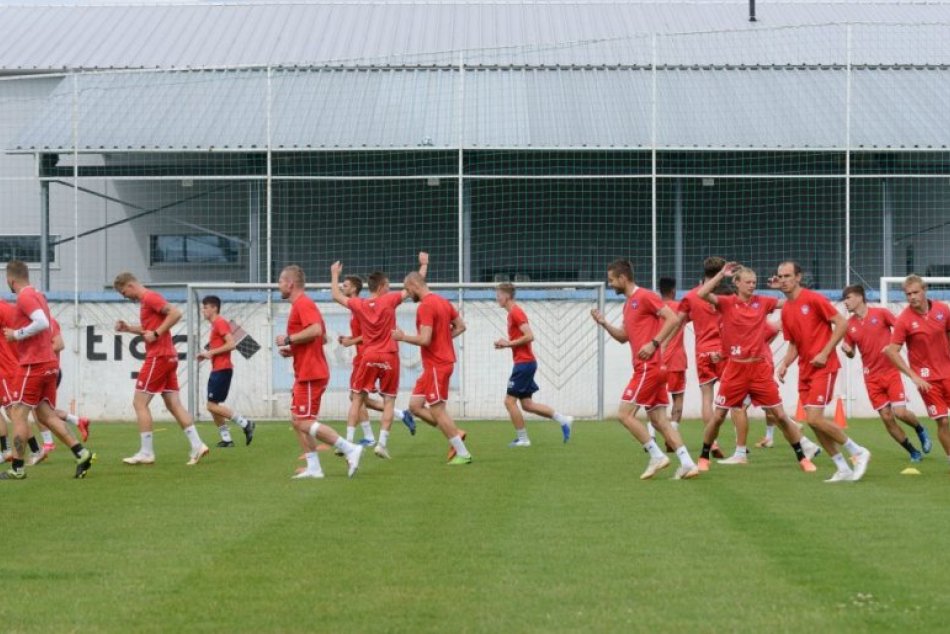 Ilustračný obrázok k článku Koronavírus: Futbalisti Zlatých Moraviec mali skončiť v karanténe!