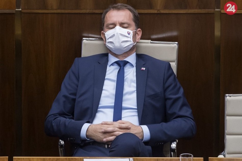 Ilustračný obrázok k článku O rečnícky pultík je bitka: Diskusia k odvolaniu Matoviča trvá už hodiny, pokračovať bude do noci