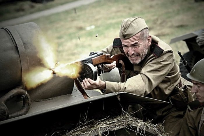 Ilustračný obrázok k článku Partizáni a nemeckí vojaci v akcii: Ukážky bojov na skok od Zlatých Moraviec