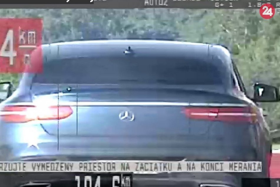 Ilustračný obrázok k článku Vodič (50) Mercedesu riadne dupol na plyn: Diaľniční policajti mu to spočítali