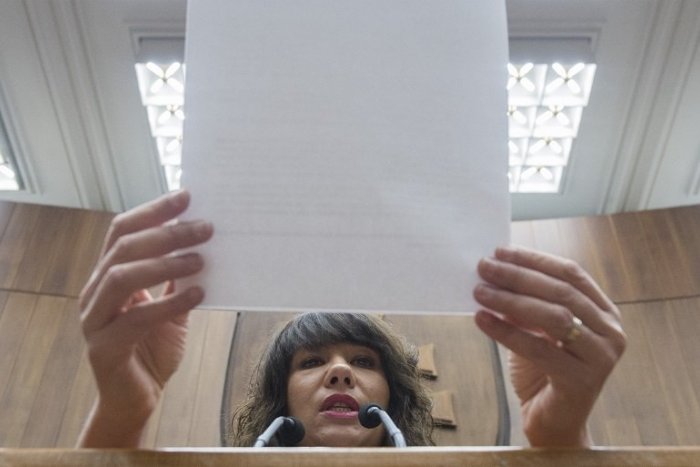 Ilustračný obrázok k článku Má či nemá Nicholsonová maturitu? Riaditeľka gymnázia reaguje