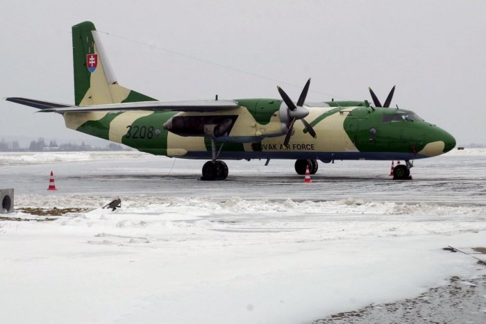 Vojenské lietadlo AN-24.