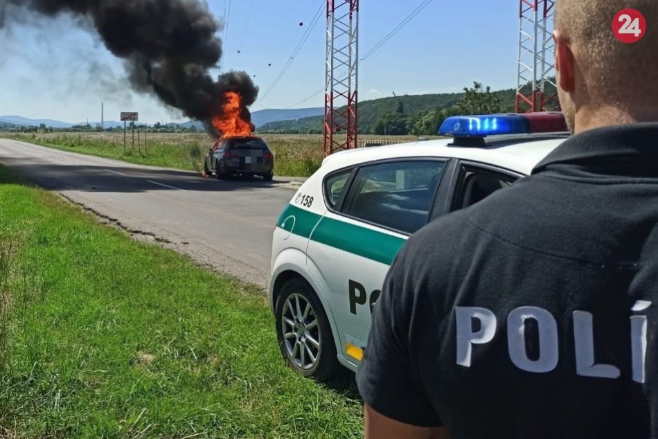 Ilustračný obrázok k článku Požiar auta v Opatovciach nad Nitrou: Vznietilo sa počas jazdy, FOTO