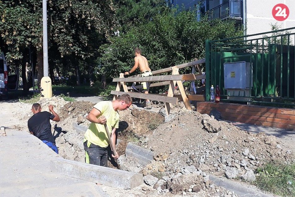 Ilustračný obrázok k článku Rozkopávky v Trnave znepríjemňujú obyvateľom život. Dokedy budeme obchádzať jamy?