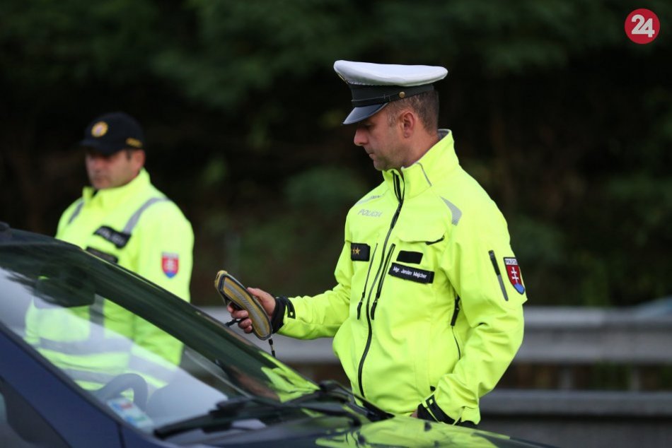 Ilustračný obrázok k článku Vodič pri Bystrici poškodil zaparkované auto: Dôvod odhalila až policajná kontrola