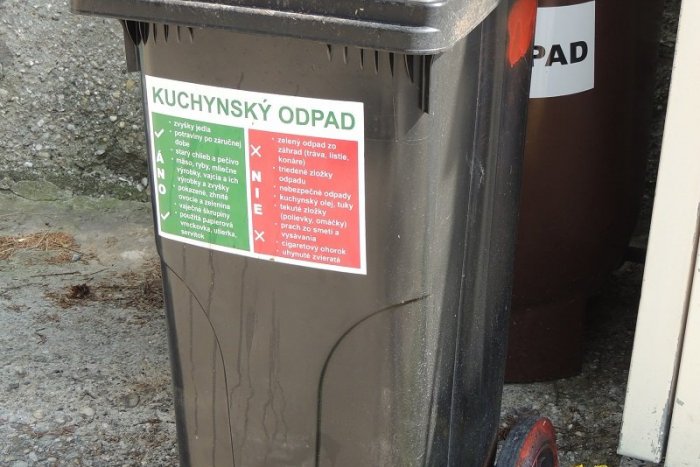 Ilustračný obrázok k článku Kuchynský odpad vám odvezú spred bytu: Mikulášska radnica zverejnila termín