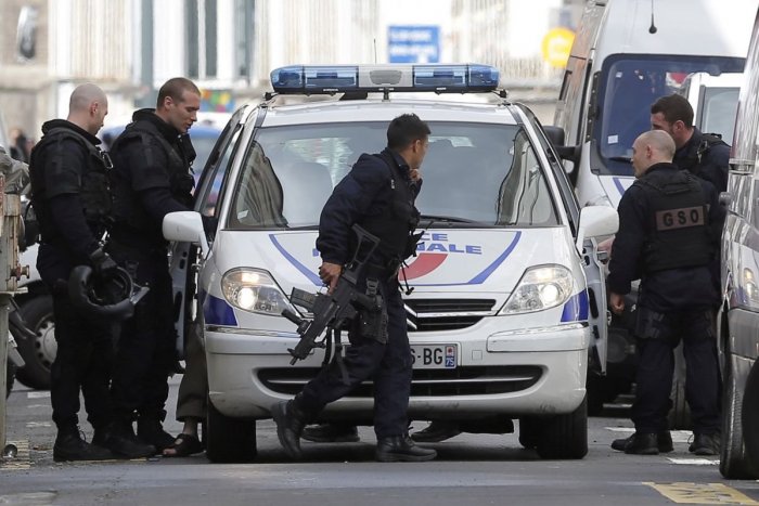 Ilustračný obrázok k článku Tragédia v Paríži: Muž ukradnutou dodávkou zabil chodca