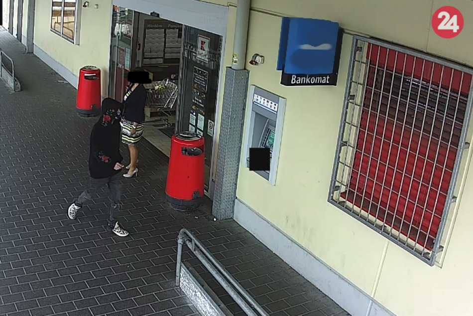 Ilustračný obrázok k článku Vybral peniaze z bankomatu, no neboli jeho: Polícia pátra po osobe zo záberov