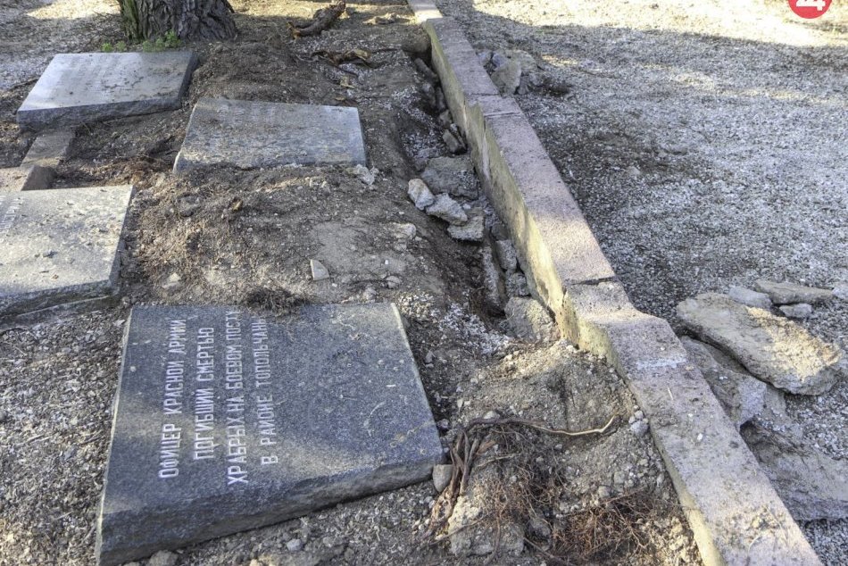 Ilustračný obrázok k článku Obnova hrobov i úprava zelene. Zvolenský cintorín opeknie, FOTO
