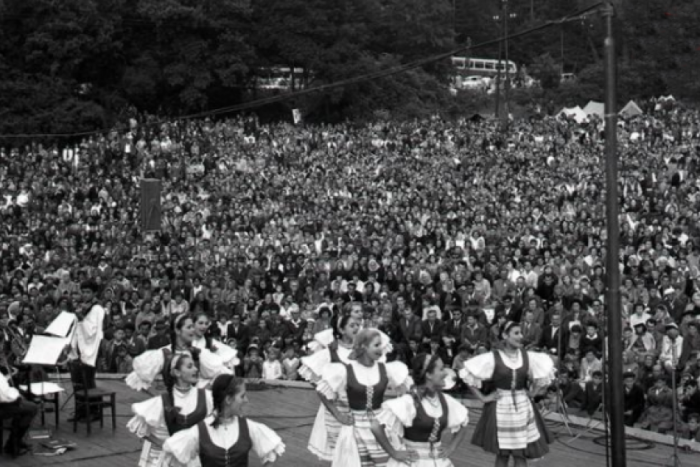 Ilustračný obrázok k článku Historické FOTO z Gemera:  Tisíce ľudí na jednom zábere