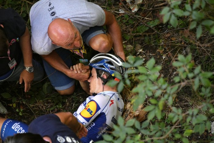 Ilustračný obrázok k článku Ďalší hororový pád v cyklistike: Mladý Belgičan sa zrútil z mosta do rokliny! VIDEO a FOTO