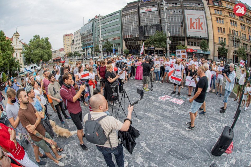 Ilustračný obrázok k článku Desiatky ľudí prišli v Bratislave symbolicky podporiť Bielorusko, FOTO