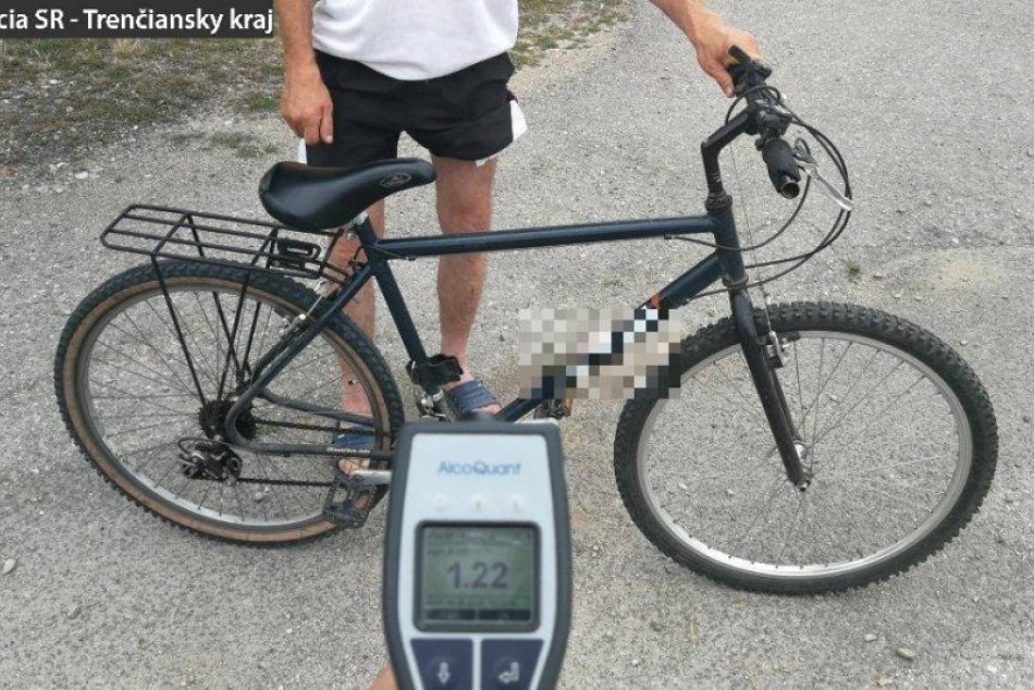 Ilustračný obrázok k článku Trenčianski policajti chytili opitých cyklistov: Rekordér bol v Drietome, FOTO