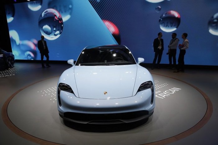 Ilustračný obrázok k článku Luxus a štátna pomoc? Sulík plánovanú investíciu Porsche víta, ale...