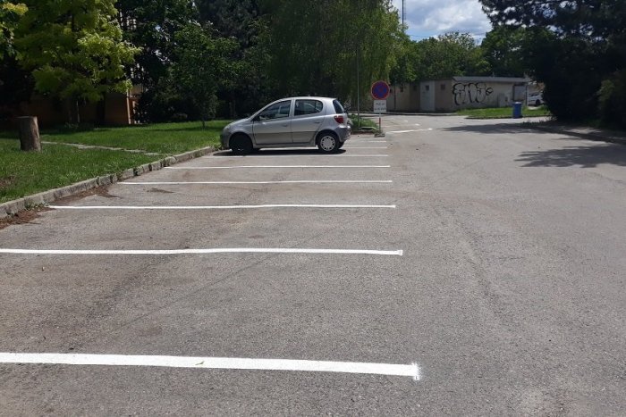 Ilustračný obrázok k článku Na sídlisku s problematickým parkovaním pribudnú desiatky parkovacích miest