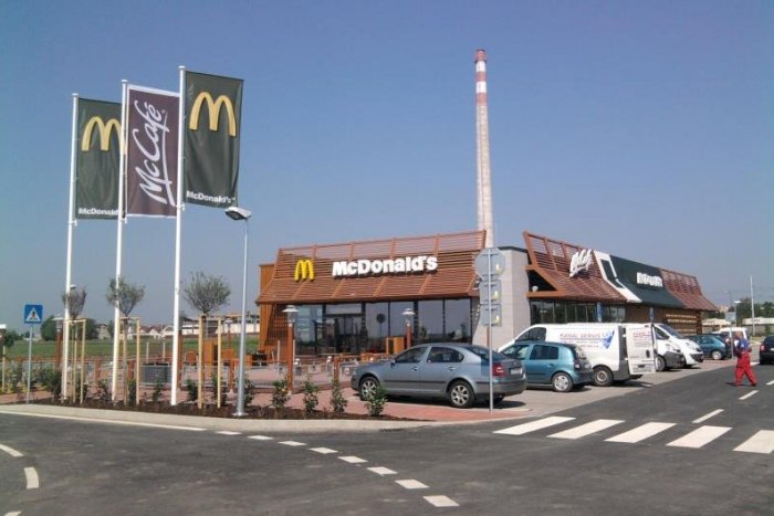 Ilustračný obrázok k článku Stačila jedna oslava v Trnave a korona sa dostala na krajský úrad a do McDonaldu!
