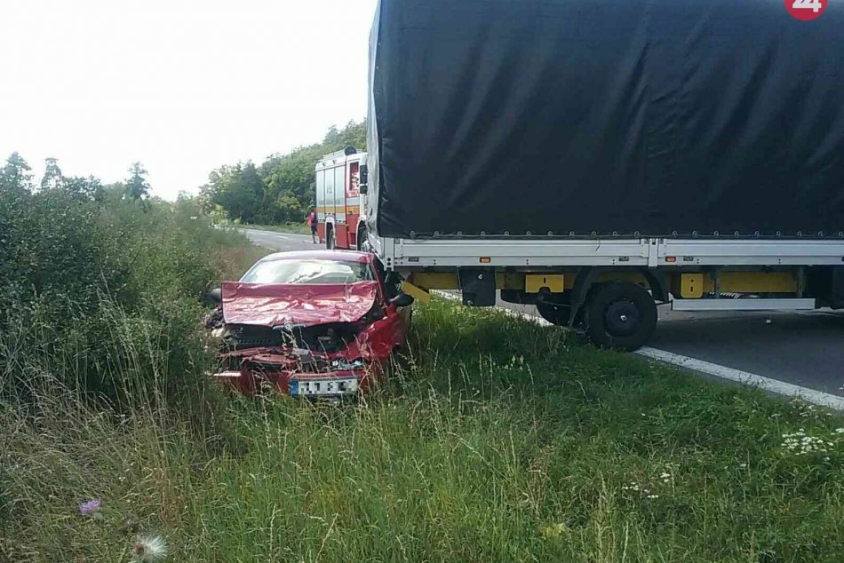 Ilustračný obrázok k článku Nehoda v okrese Prievidza: Zrazili sa auto, dodávka a nákladiak, FOTO