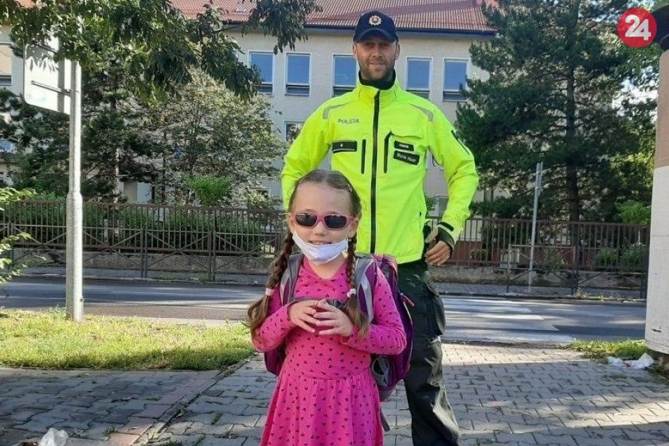 Ilustračný obrázok k článku Prvý školský deň v Trenčíne: Polícia pomohla, ale upozorňuje rodičov, FOTO