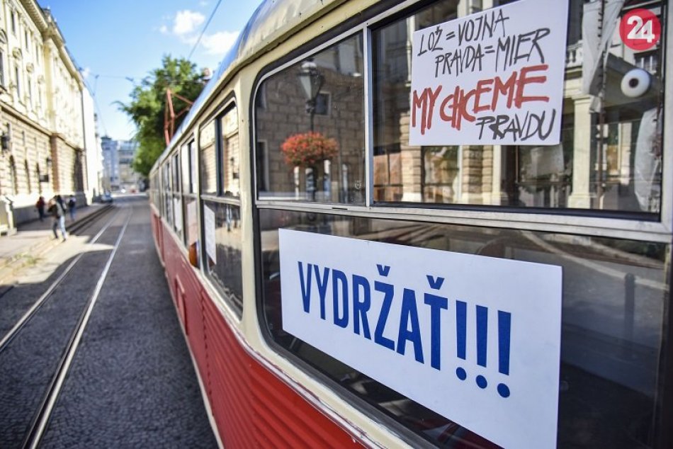 Ilustračný obrázok k článku Bratislavská "Nežná" električka pripomenie udalosti, na ktoré by sa nemalo zabúdať