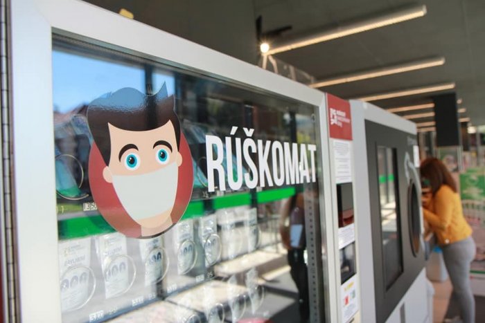 Ilustračný obrázok k článku Košický kraj zriadil automaty na rúška. V ktorých mestách ich nájdete?