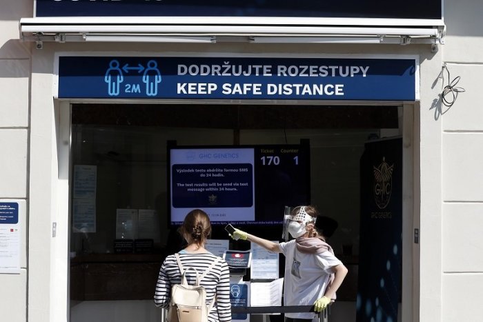 Ilustračný obrázok k článku V Česku začnú platiť nové pravidlá pre nosenie rúšok i pobyt v karanténe