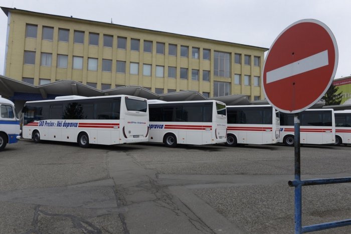 Ilustračný obrázok k článku Ulakomil sa na peniaze za cestovné. Zlodej vykradol v Prešove osem autobusov