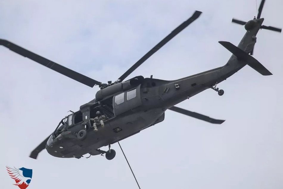 Ilustračný obrázok k článku Nočné výcvikové prelety vrtuľníkov pokračujú. Dokedy?