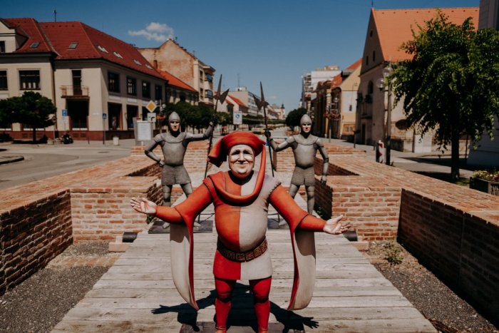Ilustračný obrázok k článku Unikátne sochy ničia vandali! Polícia odkazuje: Vidíme, kto to robí! FOTO